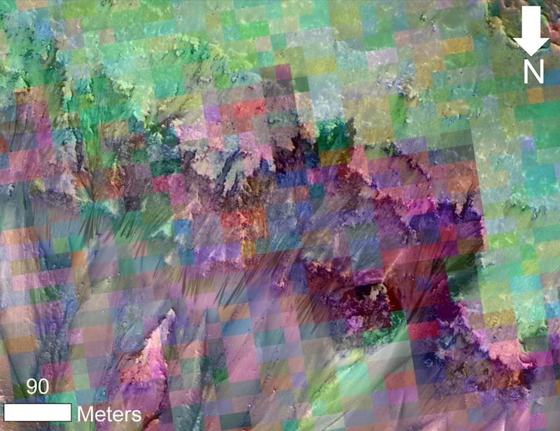 Illustration for article titled Are these pictures of water flowing on Mars, right now?